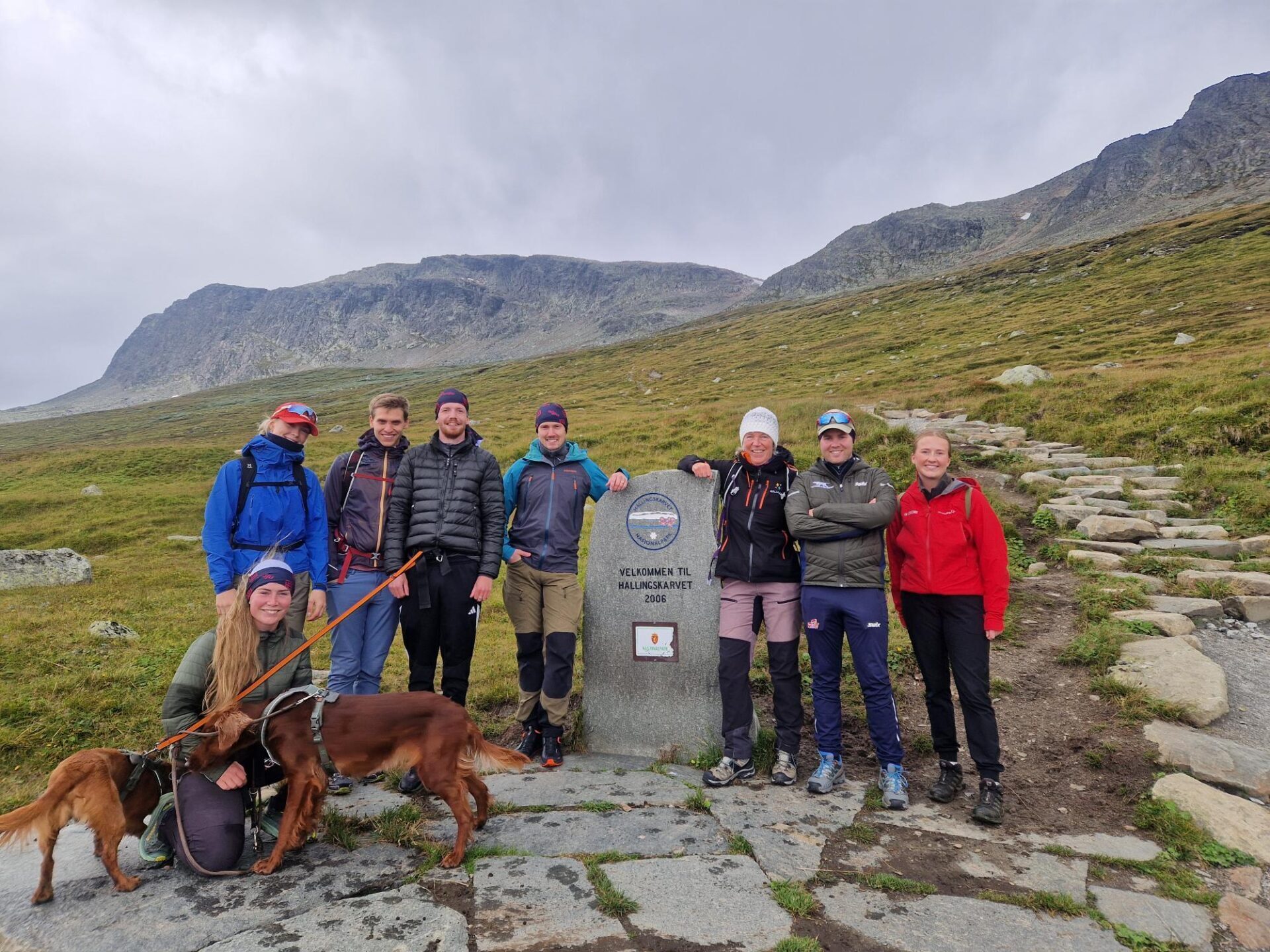 Traineene i Hallingdal på fjelltur i forbindelse med sosial samling