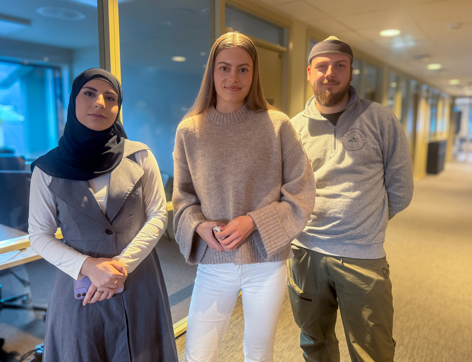 Ole Henrik Haugen, Julia H. Kozakiewicz og Dania Al Qaroot. Alle tre tar årsstudium i økonomi og administrasjon.
